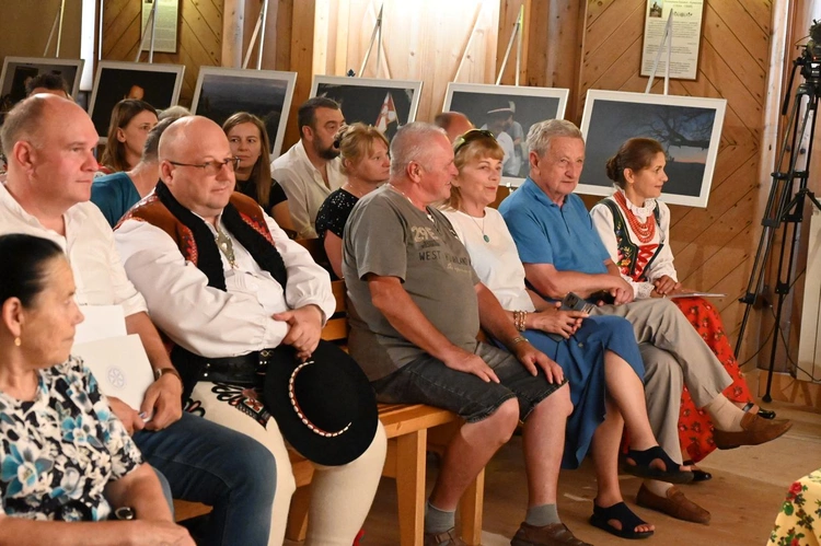 Między niebem a ziemią 