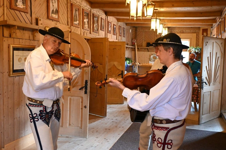 Między niebem a ziemią 