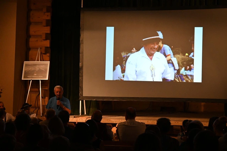 Między niebem a ziemią 