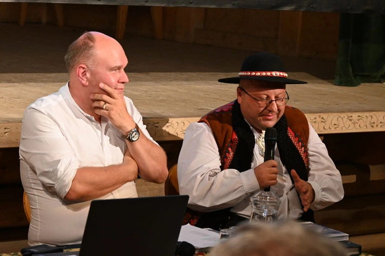 Między niebem a ziemią 