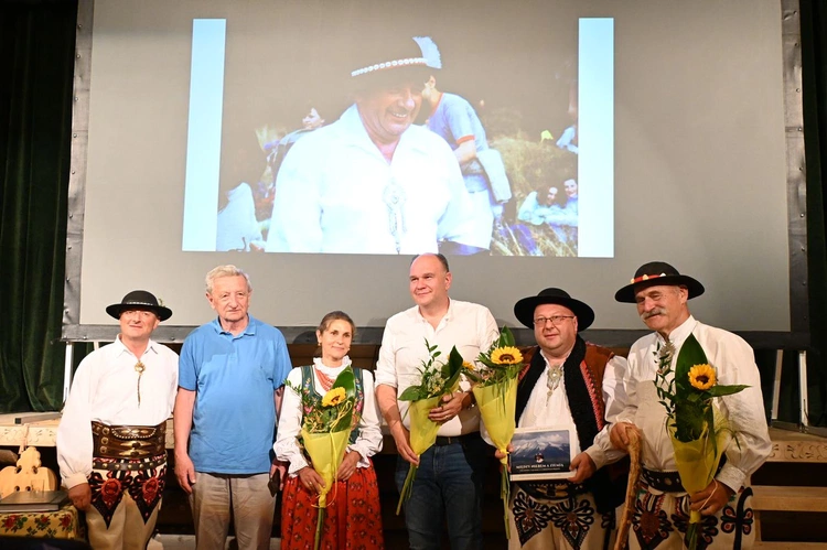 Między niebem a ziemią 