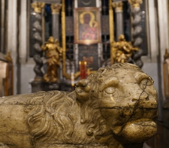 Z Matką Bożą po katedrze wrocławskiej
