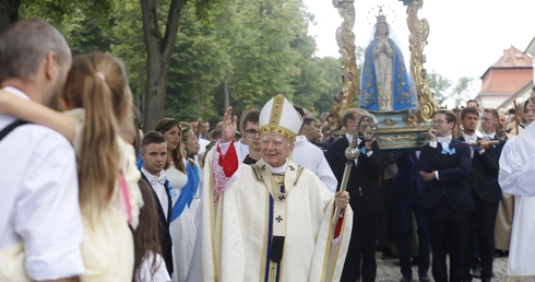 Abp Jędraszewski w Kalwarii: Do Wniebowziętej, Królowej, z ufnością się uciekamy