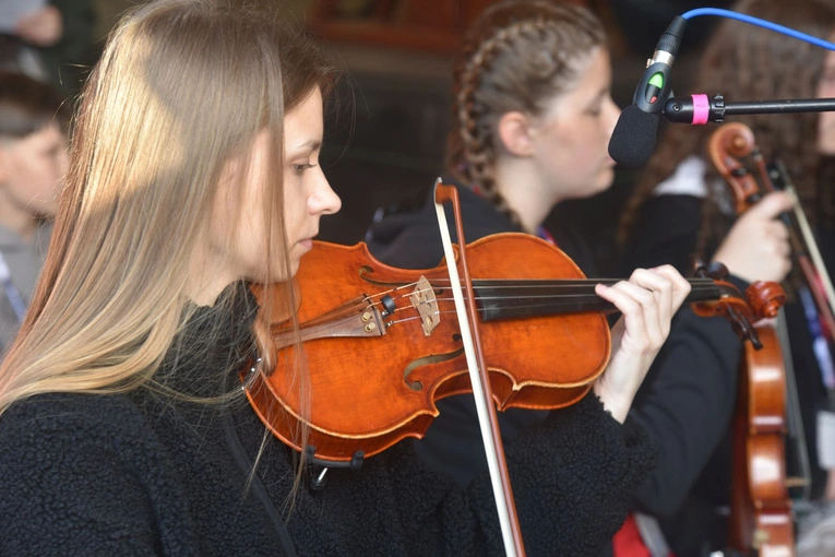 43. PPT - Msza św. w Zabawie