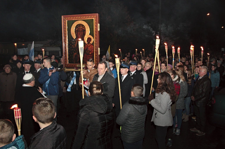 Ikona jasnogórska znów odwiedzi każdą parafię w Polsce. O trzeciej peregrynacji obrazu MB Częstochowskiej