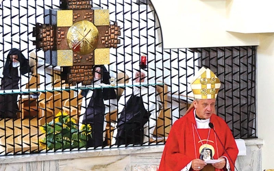 Modlitwa w oświęcimskim Karmelu. 