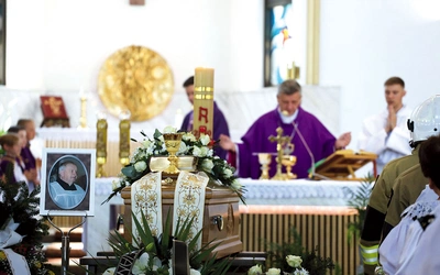 Msza św. przy trumnie budowniczego świątyni.