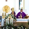 Msza św. przy trumnie budowniczego świątyni.