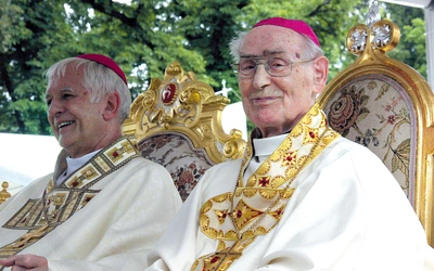 Abp Alfons Nossol (z prawej) obchodził w tych dniach  93. rocznicę urodzin. 