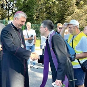 Pątników witał bp Roman Pindel.