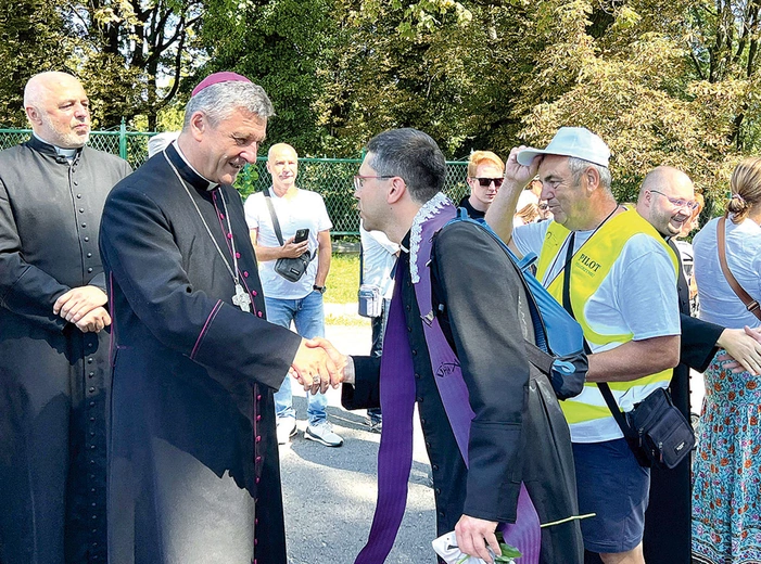 Pątników witał bp Roman Pindel.
