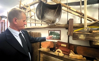 Michał Kobiela o każdym eksponacie może wiele powiedzieć.             