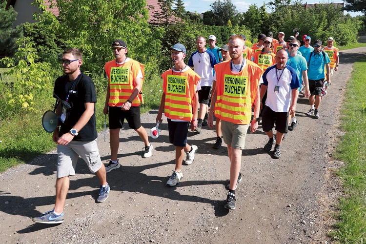 W organizacji wydarzenia pomogły osoby dbające o bezpieczeństwo uczestników. 