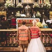 Jola i Tomasz, nowożeńcy, wieloletni porządkowi.