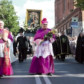 Uroczystościom w Piekarach Śląskich przewodniczył abp Antonio Guido Filipazzi. Uczestniczki powitał bp Marek Szkudło. 
