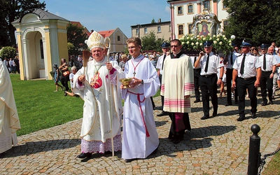 Wielkie święto wiary – tak można określić odpust w Krzeszowie.
