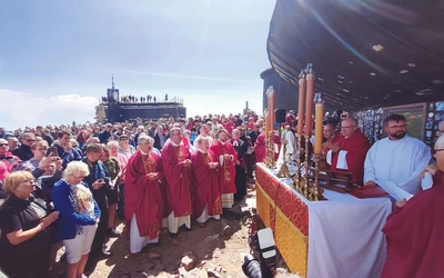 Uroczystości odpustowe „na wysokościach” odbywały się w niezwykłej scenerii. 