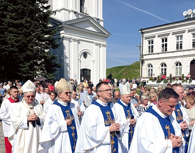 Obchody odpustowe w Chełmie co roku przyciągają tłumy.