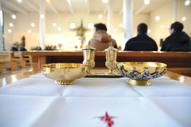 W diecezji opolskiej wprowadzane są stałe posługi lektora i akolity.