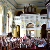 Koncert organowy w kościele w Czermnie w powiecie koneckim.