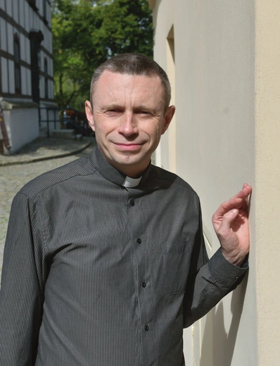 – W związku z tym, że w obozie przebywali  tylko mężczyźni i warunki były trudne, ten wyjazd  jest wyjątkowo tylko dla ojców i synów – wyjaśnia  ks. Piotr Wadowski (na zdjęciu), duszpasterz Katolickiego Stowarzyszenia „Ojcostwo Powołaniem”. Więcej informacji i zapisy na:  ojcostwopowolaniem.pl. 