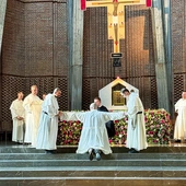 Przywdzianie habitów to formalne rozpoczęcie nowicjatu kanonicznego w Zakonie Kaznodziejskim. – Będzie to czas dyscypliny, modlitwy i nawracania się – zapowiedział o. Wiśniewski.
