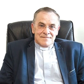 Ks. Jerzy Gołębiewski  jest proboszczem parafii św. Wincentego a Paulo w Warszawie i dyrektorem cmentarza Bródzieńskiego  od 2006 roku. 