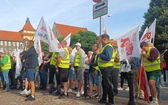 Katowice. Hutnicy wspierani przez górników i energetyków manifestują w stolicy Śląska