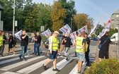 Katowice. Hutnicy wspierani przez górników i energetyków manifestują w stolicy Śląska