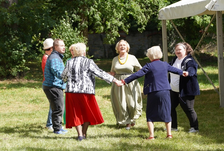 Pielgrzymka osób niepełnosprawnych, ich rodzin i przyjaciół do Henrykowa