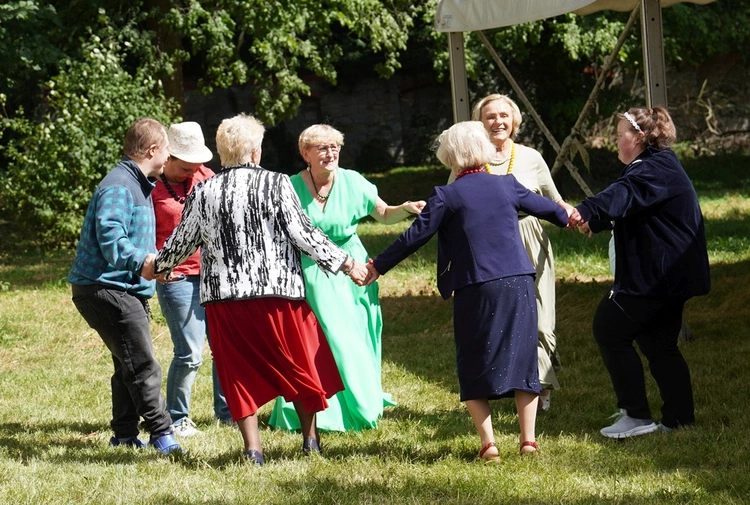 Pielgrzymka osób niepełnosprawnych, ich rodzin i przyjaciół do Henrykowa