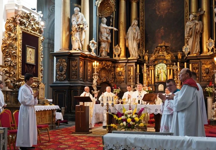 Pielgrzymka osób niepełnosprawnych, ich rodzin i przyjaciół do Henrykowa