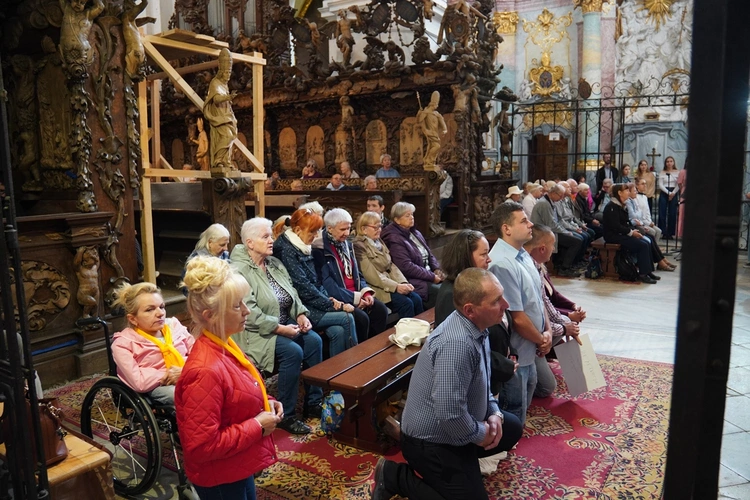 Pielgrzymka osób niepełnosprawnych, ich rodzin i przyjaciół do Henrykowa