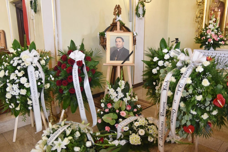 Pożegnanie abp. Józefa Kowalczyka w Jadownikach Mokrych