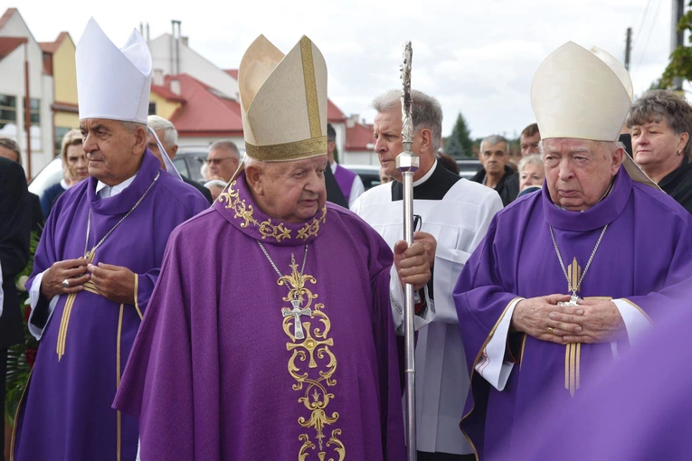 Pożegnanie abp. Józefa Kowalczyka w Jadownikach Mokrych