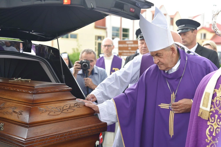 Pożegnanie abp. Józefa Kowalczyka w Jadownikach Mokrych