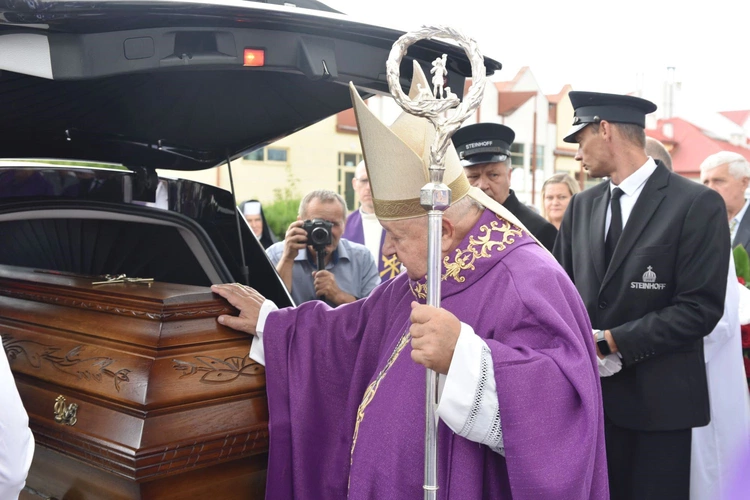 Pożegnanie abp. Józefa Kowalczyka w Jadownikach Mokrych