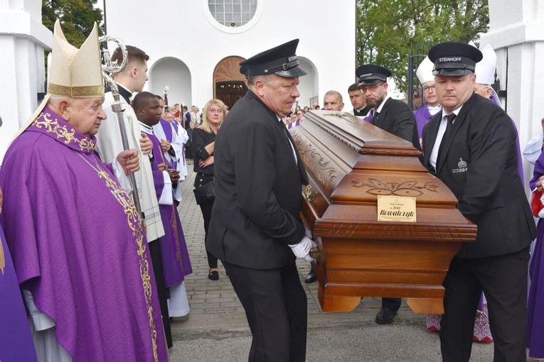 Pożegnanie abp. Józefa Kowalczyka w Jadownikach Mokrych