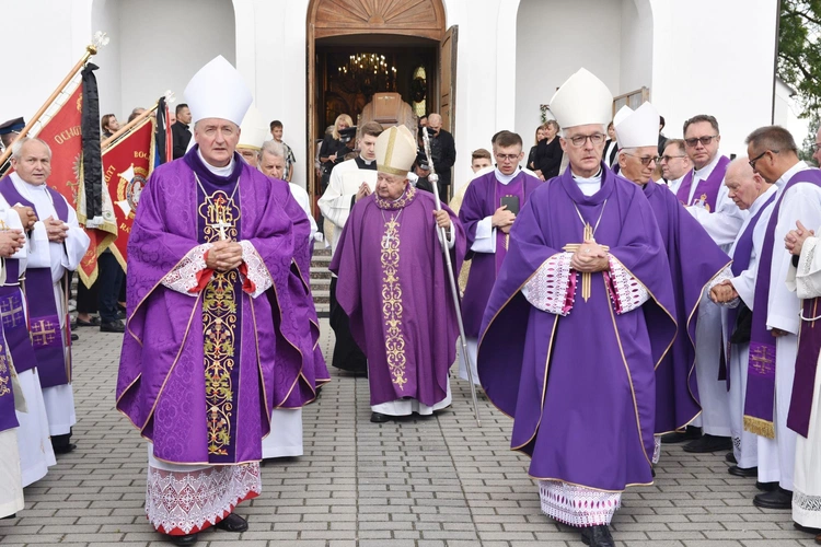 Pożegnanie abp. Józefa Kowalczyka w Jadownikach Mokrych