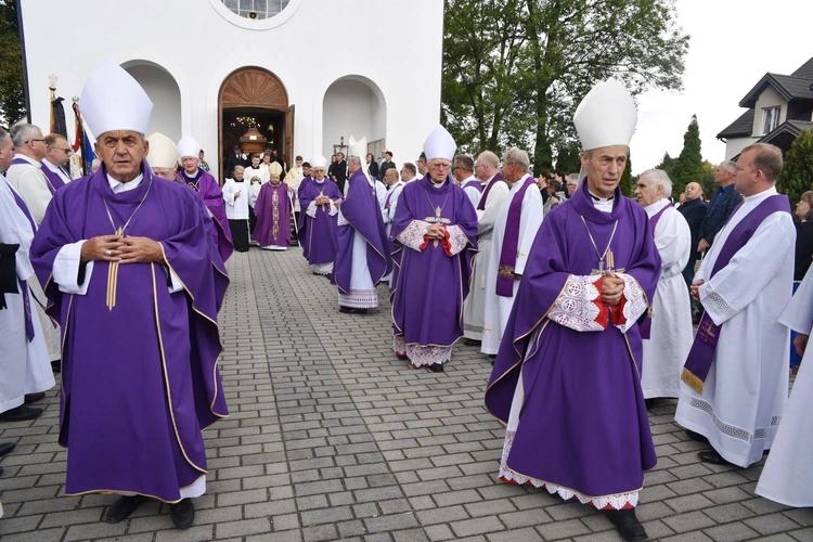 Pożegnanie abp. Józefa Kowalczyka w Jadownikach Mokrych