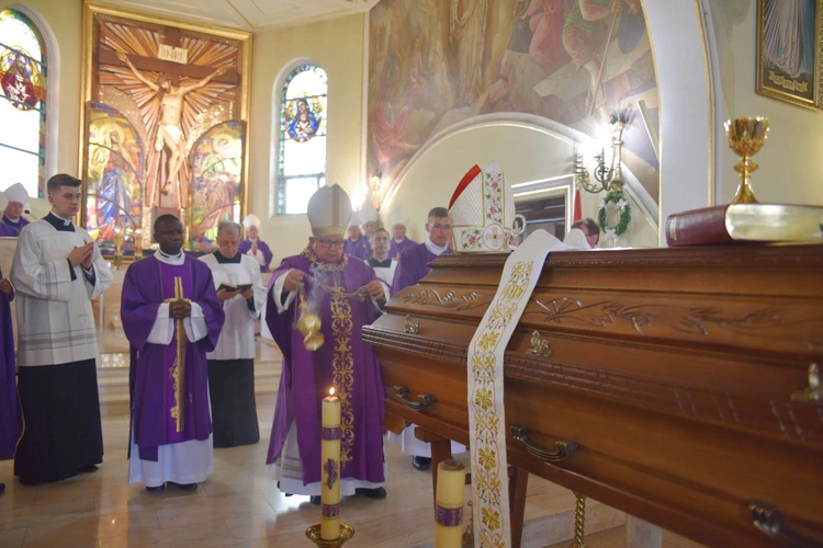 Pożegnanie abp. Józefa Kowalczyka w Jadownikach Mokrych