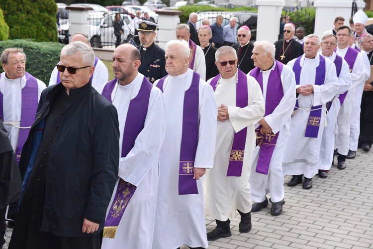 Pożegnanie abp. Józefa Kowalczyka w Jadownikach Mokrych