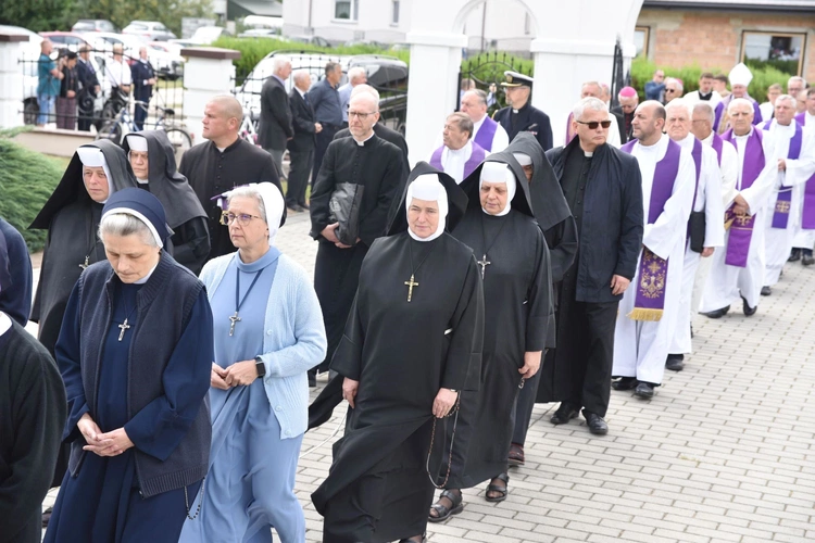 Pożegnanie abp. Józefa Kowalczyka w Jadownikach Mokrych