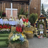 Święto plonów rpozczęło się Eucharystią. 