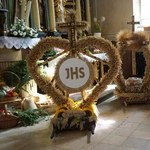 Dożynki diecezjalne w Wielowsi - korony żniwne i plony