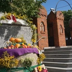 Dożynki diecezjalne w Wielowsi - korony żniwne i plony