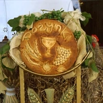 Dożynki diecezjalne w Wielowsi - korony żniwne i plony