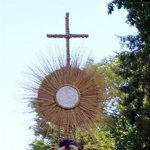 Dożynki diecezjalne w Wielowsi - korony żniwne i plony