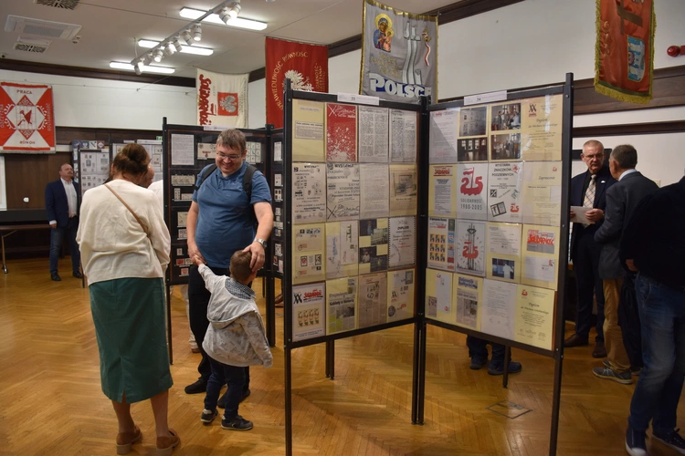 Święty Jan Paweł II na znaczkach