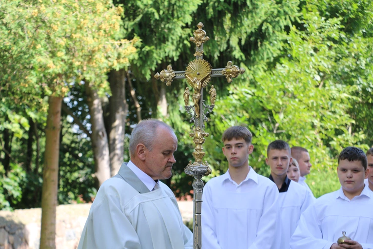 Joniec. Poświęcenie nowego ołtarza